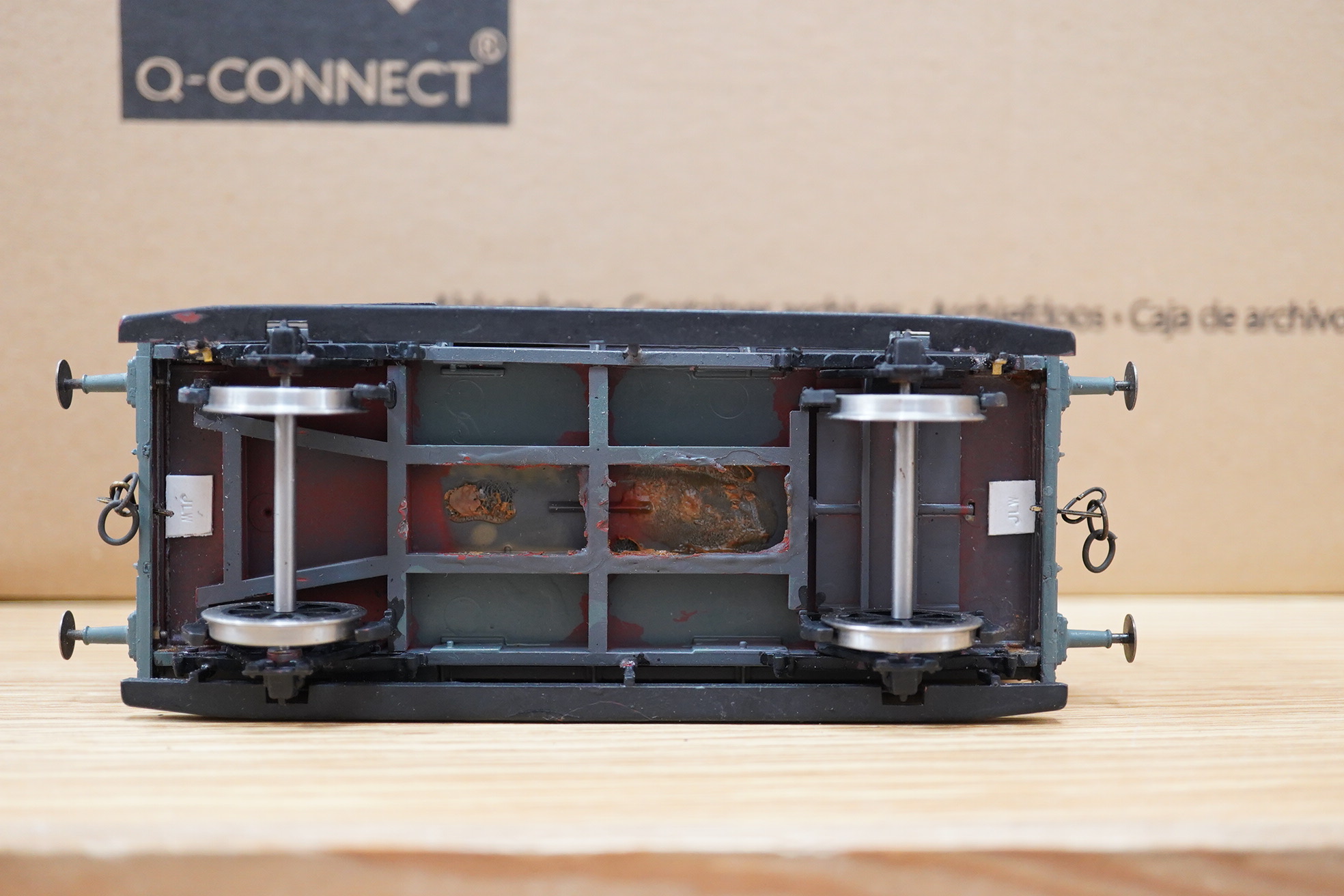 Six finescale 0 gauge GWR and private owner’s freight wagons by Cooper-Craft, Peco, etc. including; two GWR box vans, and four open wagons, all kit-built or adapted to a high standard